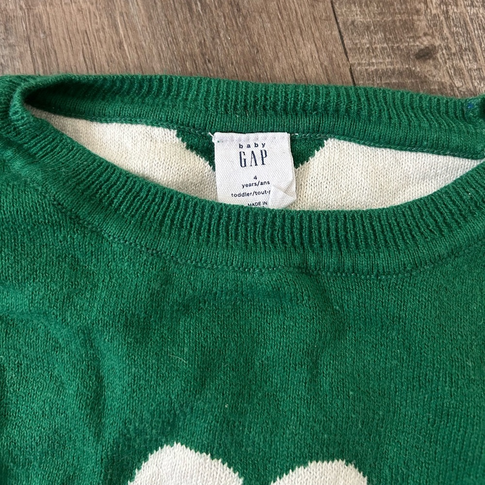 Gap sweater